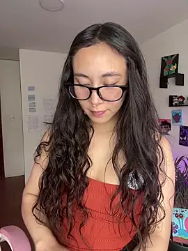 Snapshot of Aikoo_o chatting on 8, 4, 2026 Aikoo o online show from 8, 4, 2026