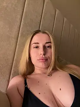 EloiseeUKK online show from 25, 4, 2026