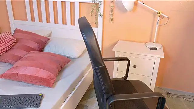 MeganEvanss   online show from 11, 4, 2026