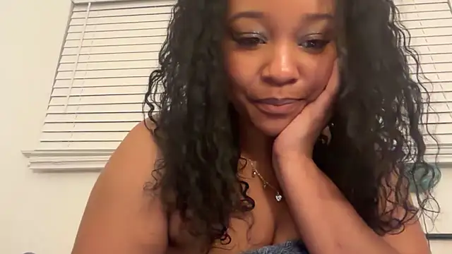 Snapshot of Yourmommysilk chatting on 28, 5, 2026 Yourmommysilk online show from 28, 5, 2026
