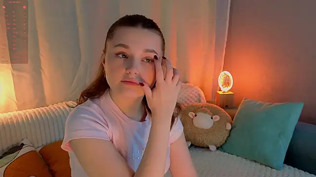 Snapshot of LorriMonz chatting on 4, 6, 2026 LorriMonz online show from 4, 6, 2026