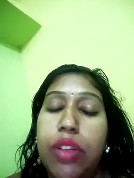 bannerjeesneha20 online show from 3, 5, 2026