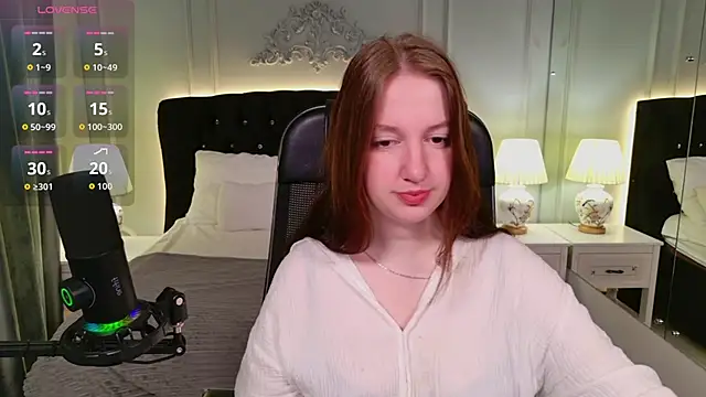 Snapshot of Elisabeth_Binder chatting on 4, 6, 2026 Elisabeth Binder online show from 4, 6, 2026