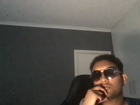 uunluckii online show from 24, 3, 2026