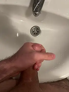 Snapshot of amineux chatting on 8, 4, 2026 amineux online show from 8, 4, 2026