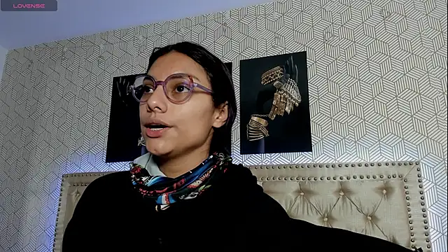 ValeAlvarez  online show from 14, 4, 2026
