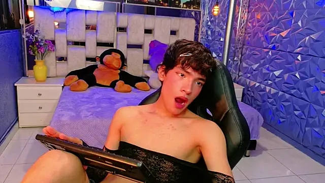 IsaacNovaa online show from 16, 4, 2026