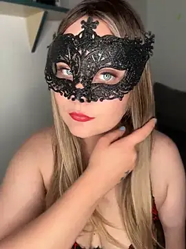 Blonde Cougar online show from 17, 5, 2026