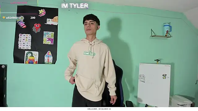 Snapshot of TYLERhHOT2005 chatting on 8, 4, 2026 TYLERhHOT2005 online show from 8, 4, 2026