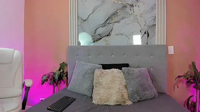 PinkAria online show from 4, 4, 2026