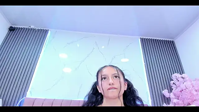 Snapshot of CharloteeTaylor chatting on 14, 4, 2026 CharloteeTaylor online show from 14, 4, 2026