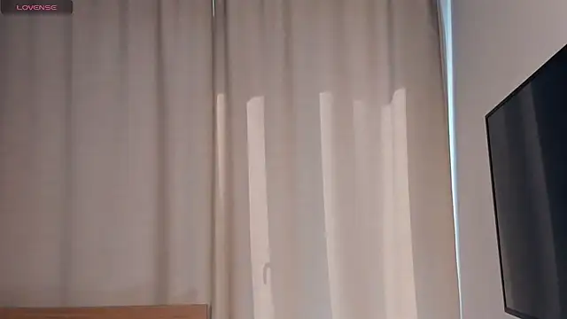 JuliannPaysour online show from 30, 3, 2026