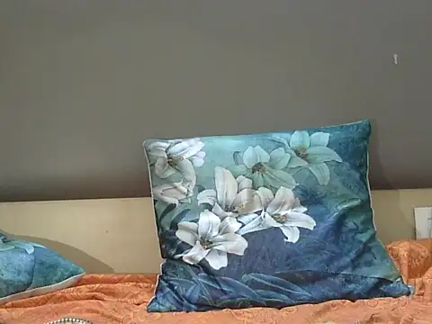 SweetRashii online show from 4, 4, 2026