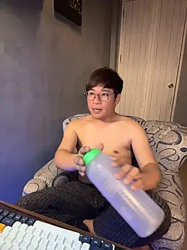 Snapshot of Titanryu chatting on 8, 4, 2026 Titanryu online show from 8, 4, 2026