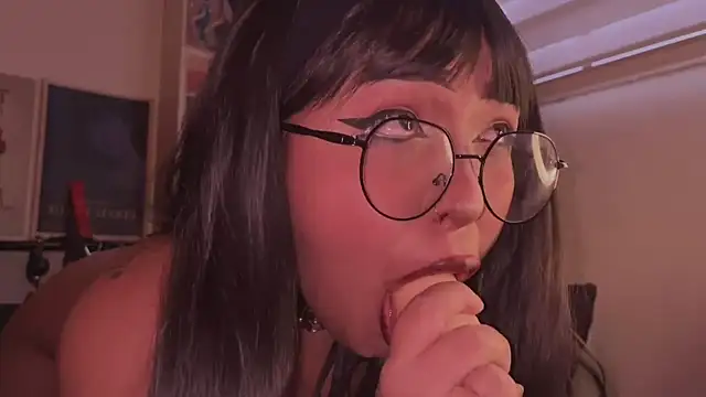 Snapshot of NinaValencia_ chatting on 4, 7, 2026 NinaValencia online show from 4, 7, 2026