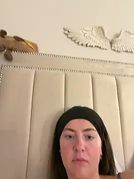 Snapshot of LolaSkyee chatting on 8, 4, 2026 LolaSkyee online show from 8, 4, 2026