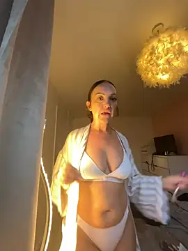 Snapshot of Ladyluxee chatting on 25, 6, 2026 Ladyluxee online show from 25, 6, 2026