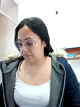 Snapshot of Violeta--7 chatting on 6, 4, 2026 Violeta--7 online show from 6, 4, 2026