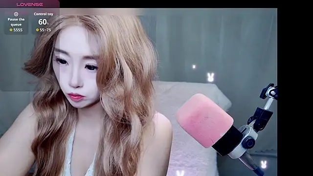 Snapshot of Cuviee chatting on 12, 4, 2026 Cuviee online show from 12, 4, 2026
