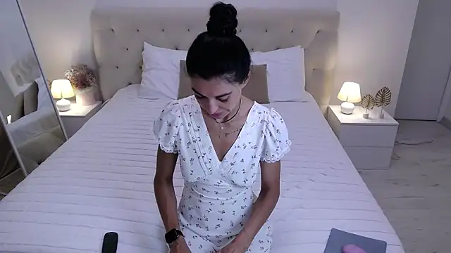 Snapshot of AriannaCruise chatting on 5, 7, 2026 AriannaCruise online show from 5, 7, 2026