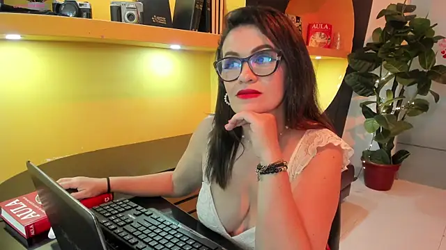 Snapshot of BiancaRoyalle chatting on 18, 4, 2026 BiancaRoyalle online show from 18, 4, 2026