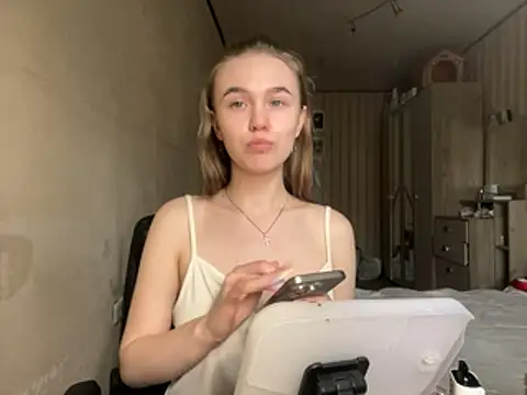 Snapshot of melissashineeee chatting on 6, 4, 2026 melissashineeee online show from 6, 4, 2026