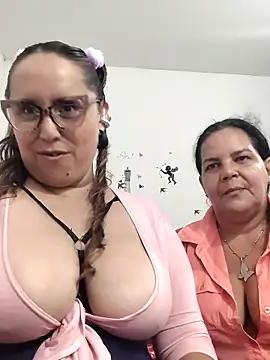 Snapshot of bunniositos chatting on 26, 5, 2026 bunniositos online show from 26, 5, 2026