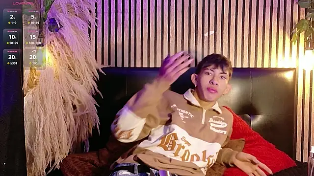 Snapshot of Tommy_Fox chatting on 11, 4, 2026 Tommy Fox online show from 11, 4, 2026