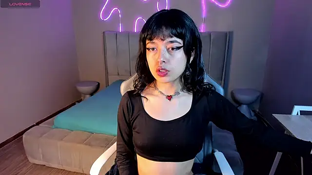 Snapshot of Saphyralux chatting on 14, 4, 2026 Saphyralux online show from 14, 4, 2026