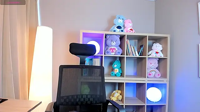 Snapshot of Saphyralux chatting on 23, 5, 2026 Saphyralux online show from 23, 5, 2026