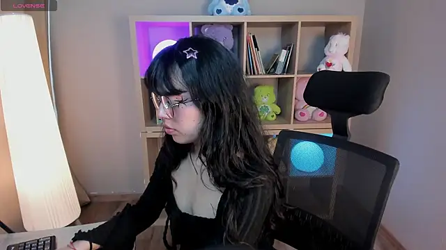 Snapshot of Saphyralux chatting on 27, 6, 2026 Saphyralux online show from 27, 6, 2026