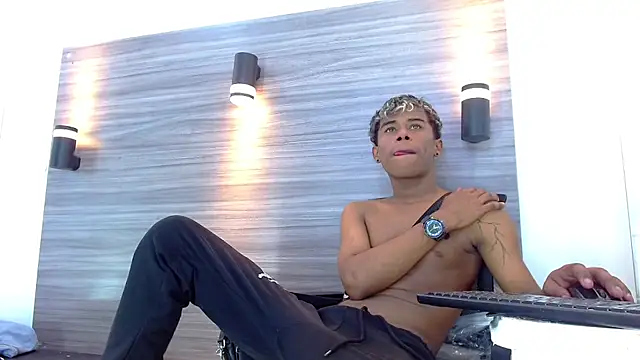 Snapshot of LuckyBluex chatting on 29, 3, 2026 LuckyBluex online show from 29, 3, 2026