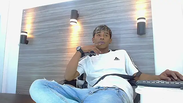 Snapshot of LuckyBluex chatting on 30, 3, 2026 LuckyBluex online show from 30, 3, 2026