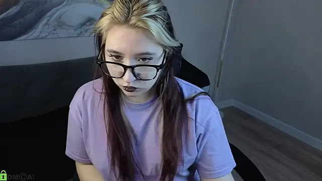 Snapshot of Luna_Host chatting on 15, 5, 2026 Luna Host online show from 15, 5, 2026