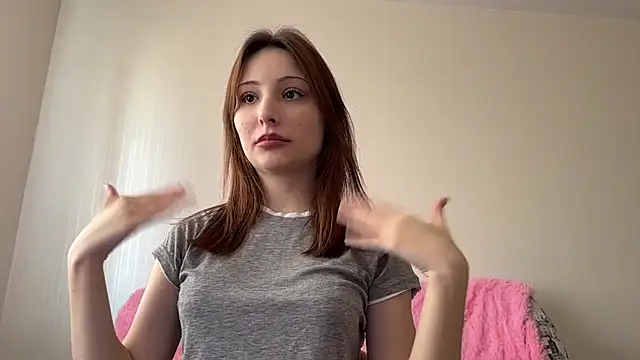 Snapshot of Tara_Harrisss chatting on 5, 4, 2026 Tara Harrisss online show from 5, 4, 2026