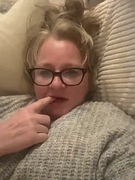 Tinchen Milf online show from 8, 4, 2026