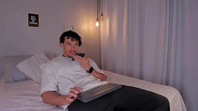 Snapshot of dominik_drake chatting on 21, 4, 2026 dominik drake online show from 21, 4, 2026