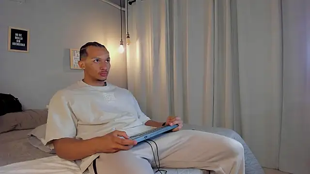 Snapshot of dominik_drake chatting on 28, 4, 2026 dominik drake online show from 28, 4, 2026