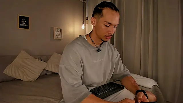 Snapshot of dominik_drake chatting on 30, 4, 2026 dominik drake online show from 30, 4, 2026