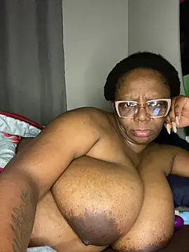 Snapshot of BoobsQueeen chatting on 23, 7, 2026 BoobsQueeen online show from 23, 7, 2026
