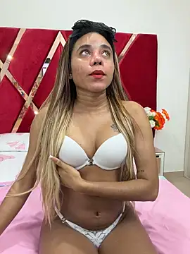 Snapshot of _roxana_Fox chatting on 6, 4, 2026 roxana Fox online show from 6, 4, 2026