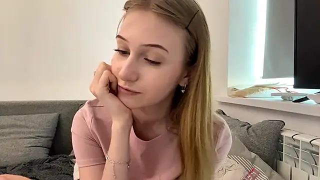 Snapshot of KatrineDrea chatting on 17, 4, 2026 KatrineDrea online show from 17, 4, 2026