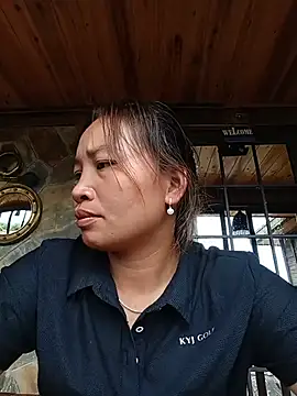 Snapshot of cat-kat chatting on 25, 5, 2026 cat-kat online show from 25, 5, 2026