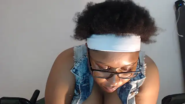 xxZoeyx online show from 4, 2, 2025