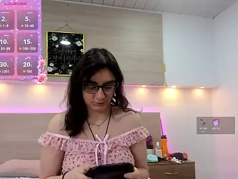 Snapshot of Ellaa_honey chatting on 20, 4, 2026 Ellaa honey online show from 20, 4, 2026