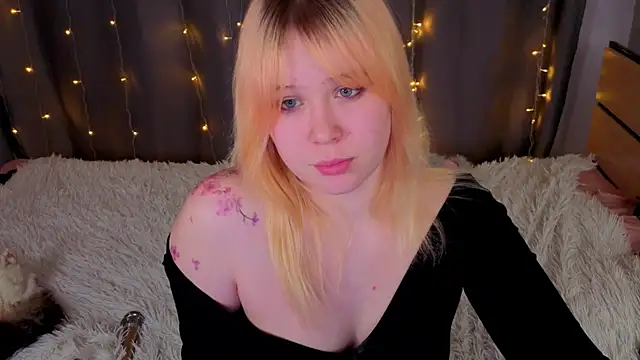 Snapshot of unburnedgirl chatting on 19, 4, 2026 unburnedgirl online show from 19, 4, 2026