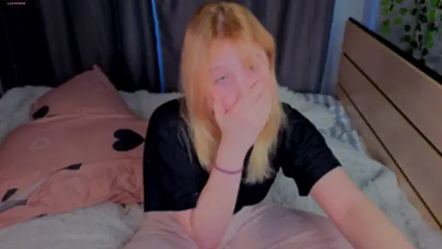 Snapshot of unburnedgirl chatting on 22, 5, 2026 unburnedgirl online show from 22, 5, 2026