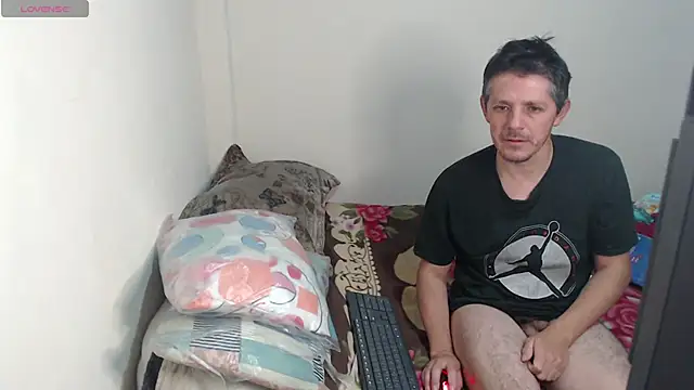 Snapshot of Adan_y_eva_bk chatting on 7, 4, 2026 Adan y eva bk online show from 7, 4, 2026