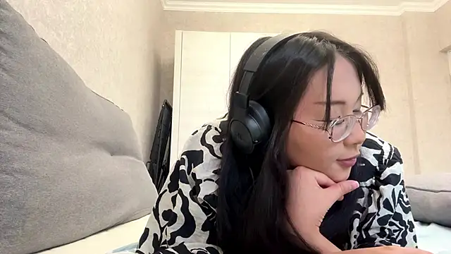 Snapshot of Feylinmay chatting on 17, 4, 2026 Feylinmay online show from 17, 4, 2026