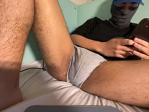 Snapshot of Rebeu_77 chatting on 12, 4, 2026 Rebeu 77 online show from 12, 4, 2026